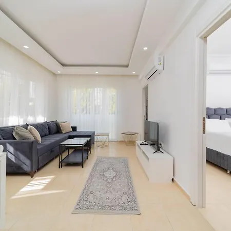 Furnished Flat With Shared Pool In Antalya