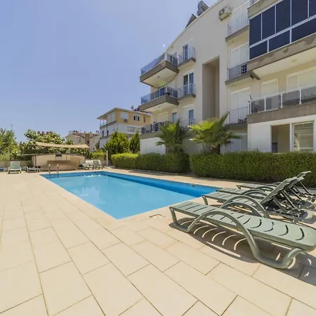 Furnished Flat With Shared Pool In Antalya Apartment *